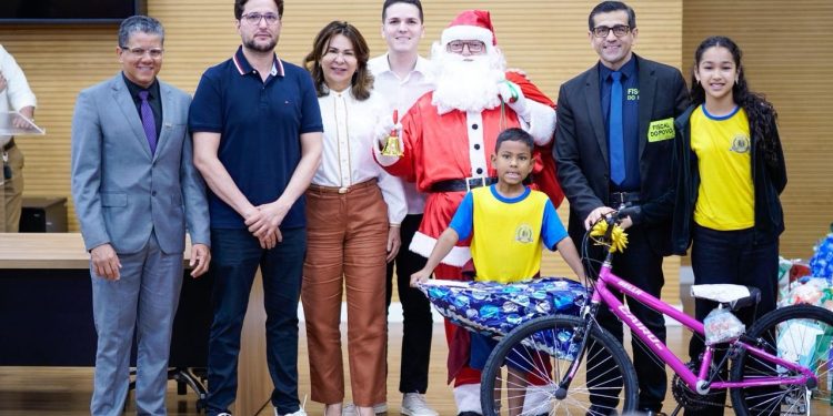 Assembleia Legislativa de Rondônia realiza entrega de presentes às crianças em parceria com os Correios