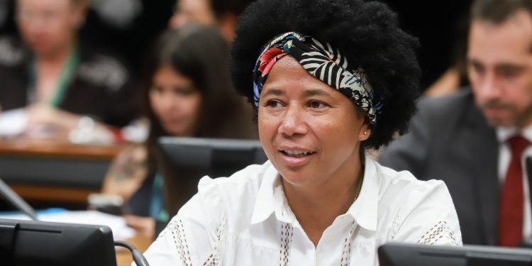 Projeto Casa da Comunidade inicia turma de manicure e pedicure em Ariquemes