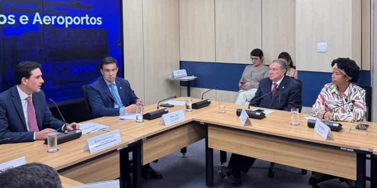 Deputada Sílvia Cristina celebra anúncio de aumento de voos da empresa Azul para a capital e o interior