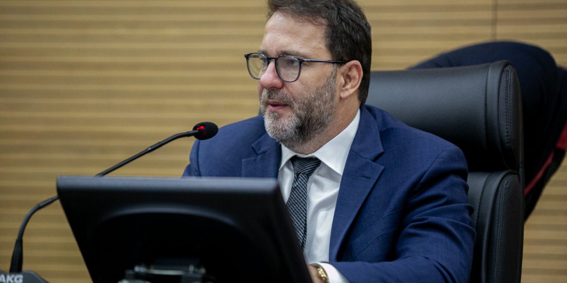 Deputado Alex Redano indica reforma urgente da quadra da Escola General Osório, Distrito de Calama, em Porto Velho