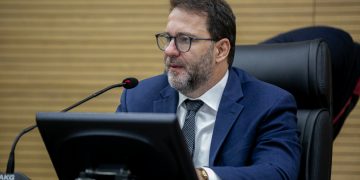 Deputado Alex Redano indica reforma urgente da quadra da Escola General Osório, Distrito de Calama, em Porto Velho