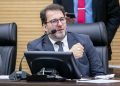 Após falta de providências, Alex Redano volta a cobrar troca do telhado do Colégio Tiradentes em Ariquemes