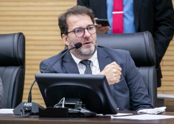 Após falta de providências, Alex Redano volta a cobrar troca do telhado do Colégio Tiradentes em Ariquemes