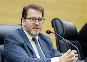 Alex Redano solicita ação urgente do Governo para atender famílias desabrigadas em Costa Marques após fortes chuvas