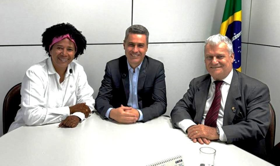 Deputada Sílvia Cristina recebe a garantia de que seguro-defeso será pago neste mês de fevereiro