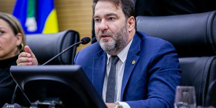 Deputado Alex Redano solicita operação tapa buracos na RO-460 entre a BR-421 e Buritis