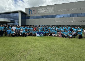 Sílvia Cristina recebe certificado por sua atuação como coordenadora de leilão do Hospital de Amor