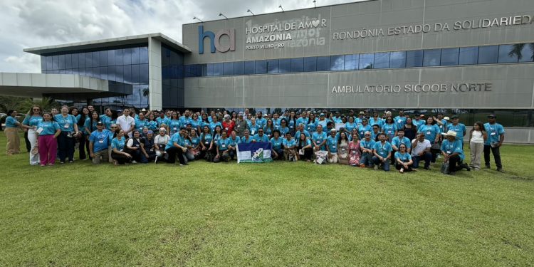 Sílvia Cristina recebe certificado por sua atuação como coordenadora de leilão do Hospital de Amor