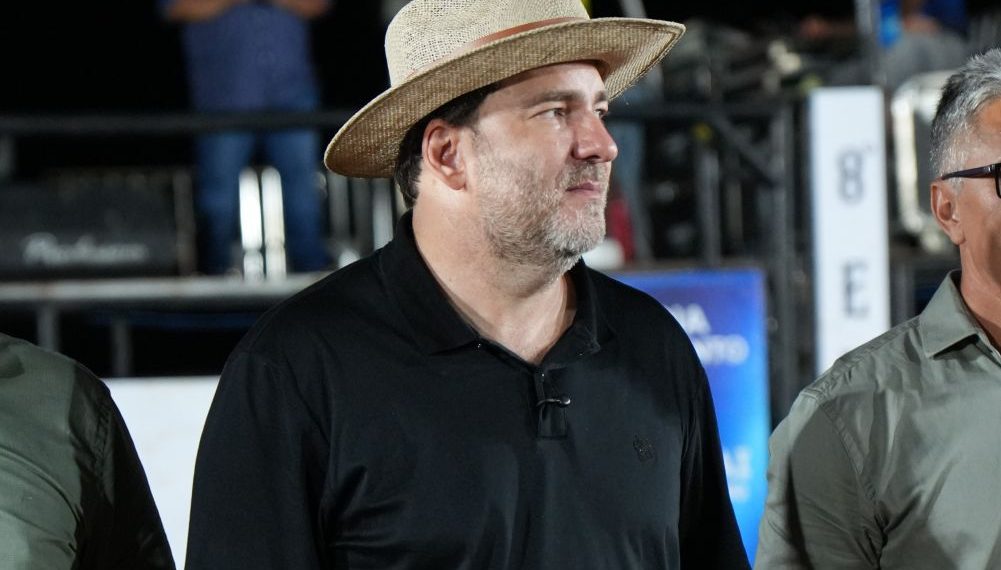 Alex Redano anuncia R$ 1,8 milhão para estradas rurais durante a Exporic em Rio Crespo