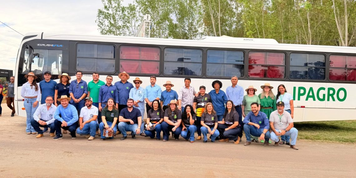 Deputada Sílvia Cristina entrega ônibus para a Faperon/Senar, na Rondônia Rural Show