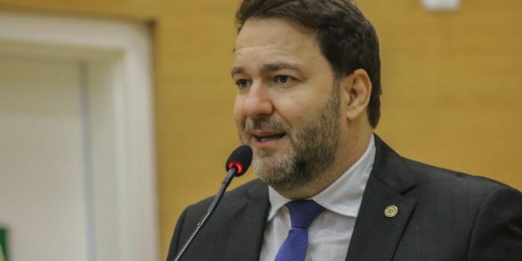 Deputado Alex Redano solicita reforma da recepção do Hospital Municipal de Alvorada d’Oeste