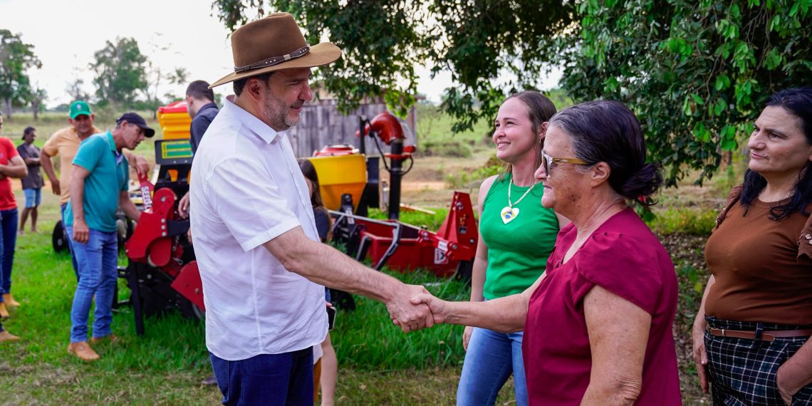 Emenda de Alex Redano garante entrega de implementos agrícolas para produtores de Primavera de Rondônia