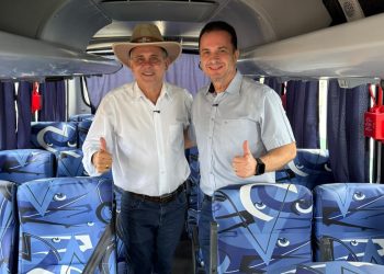Dr. Luís do Hospital entrega micro-ônibus para fortalecer transporte escolar em Buritis